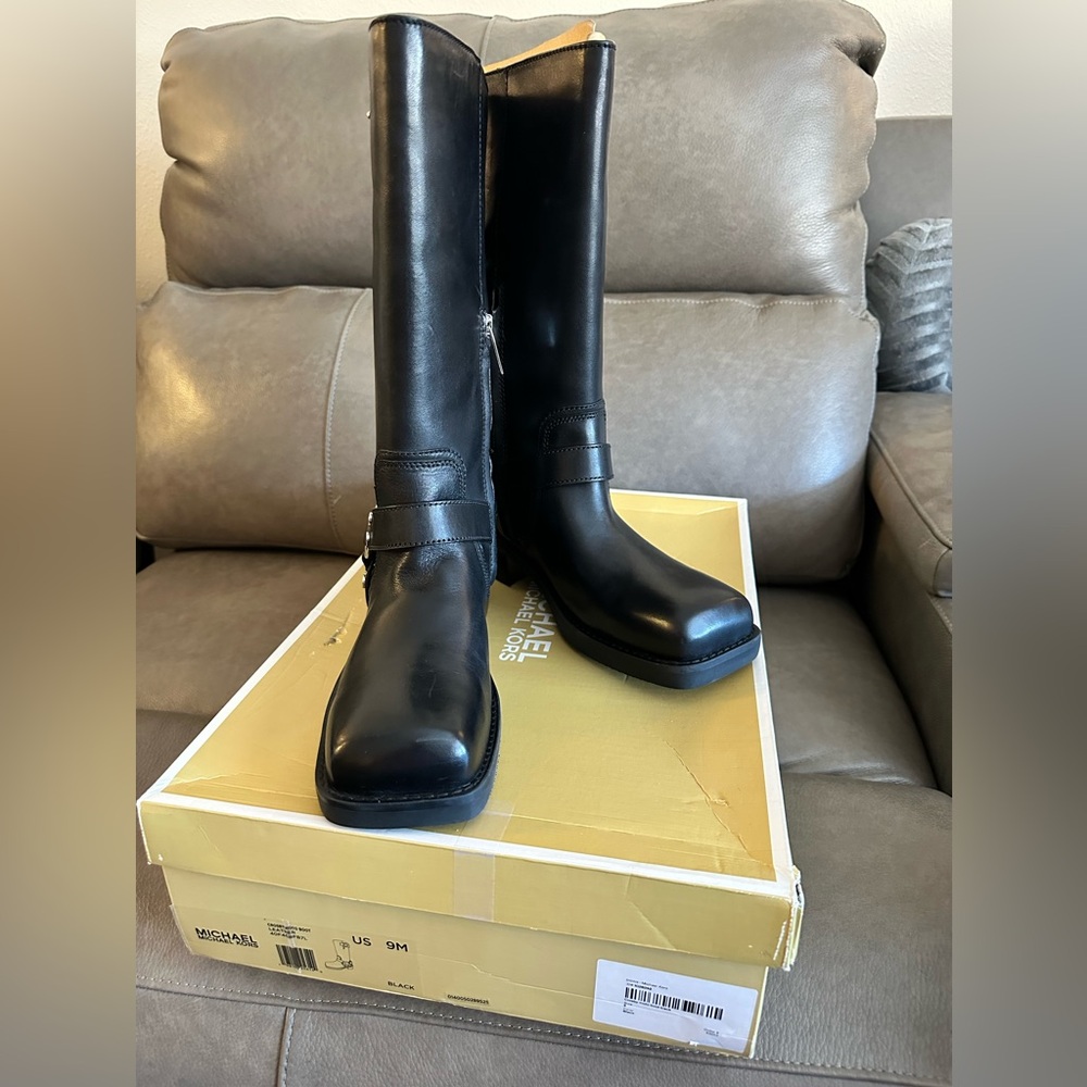 Michael Kors Women’s Crosby, leather Moto, black boots